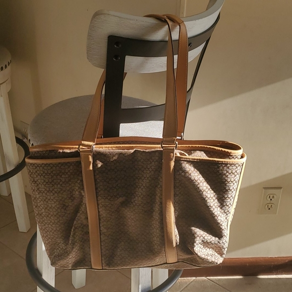 Coach Tote brown and tan no signs of use! - Picture 2 of 9